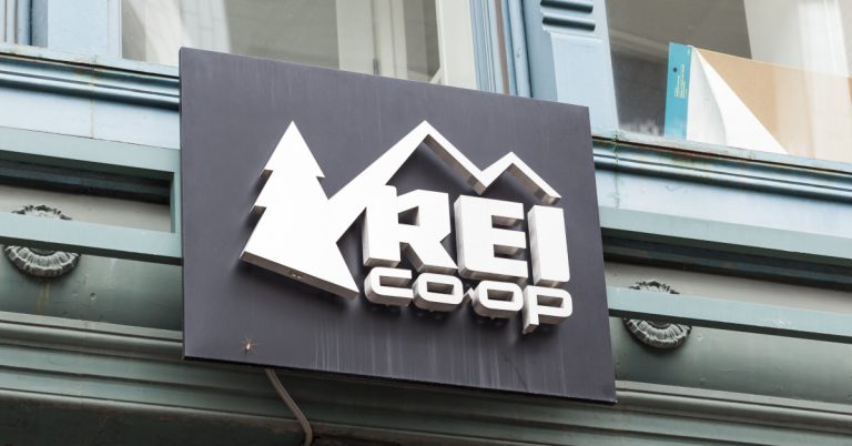 REI-sign